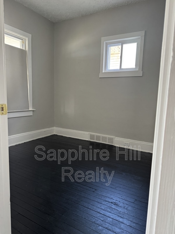 Photo - 2927 E 126th St