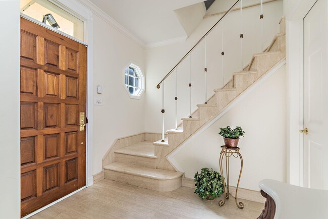 Photo - 155 Peruvian Ave