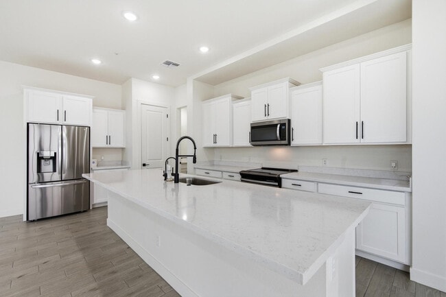 Building Photo - 2452 E Lovebird Ln
