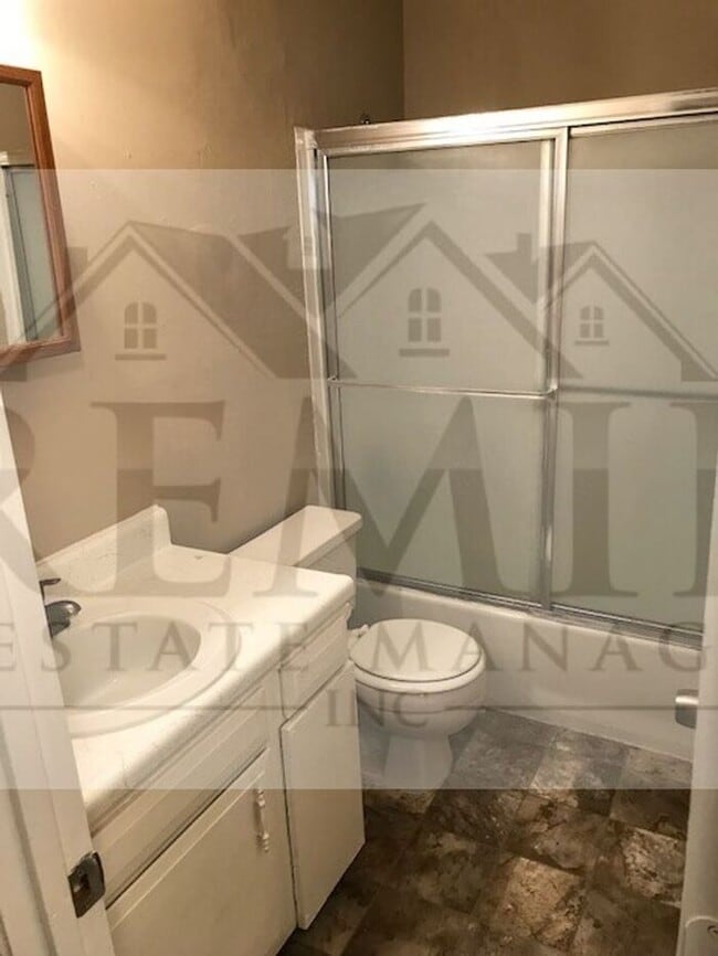 Photo - 240 W Kump Ave