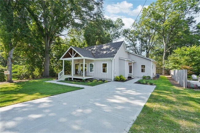 Photo - 1036 Dell Ave SE