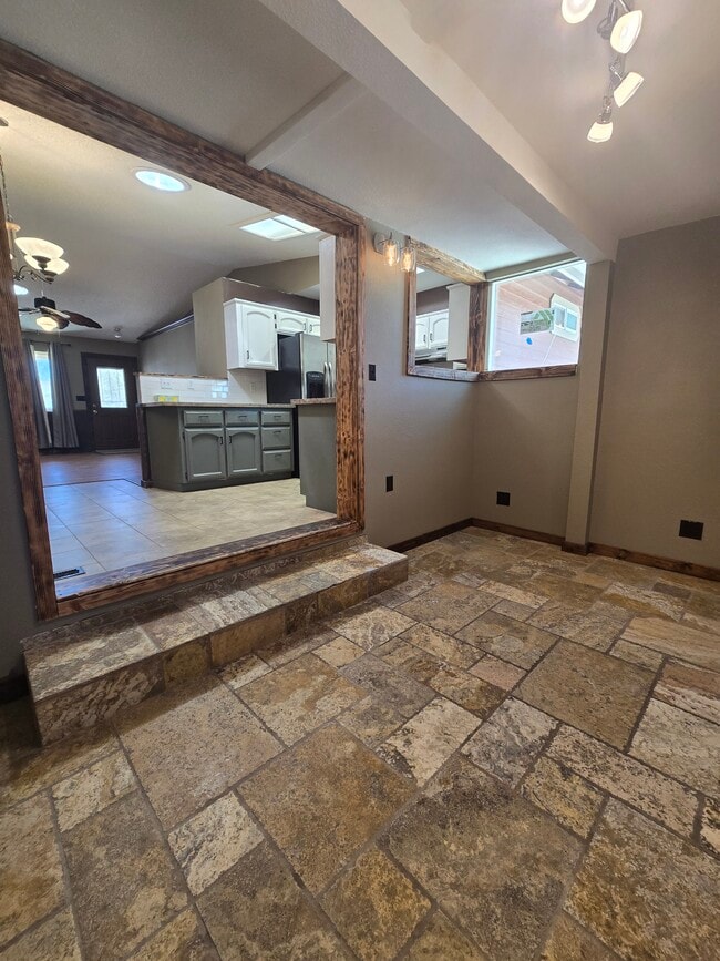 Photo - 697 Bluerock Rd