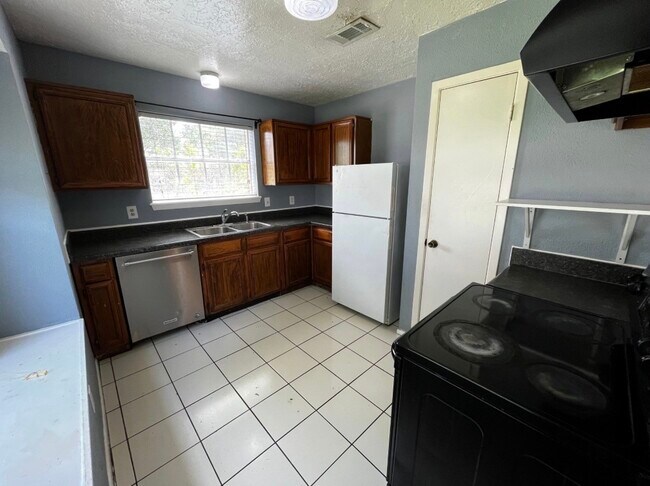Photo - 11013 Crenchrus Ct