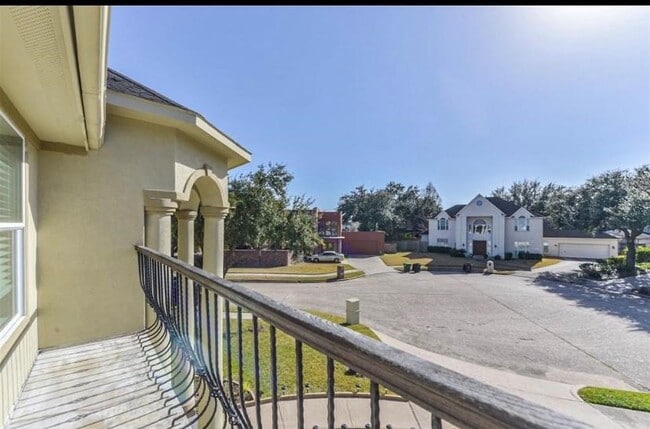 Photo - 8002 Harbor Point Dr