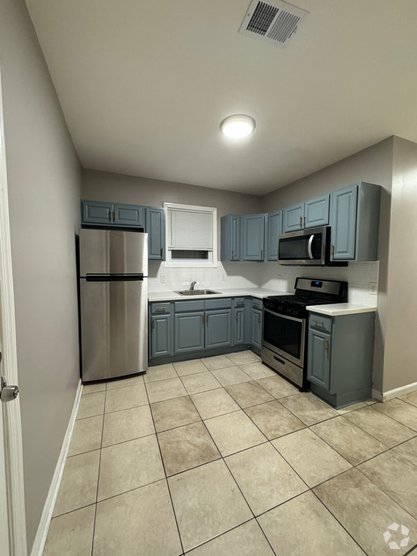 Building Photo - 104 S 12th St Unit 3 Rental