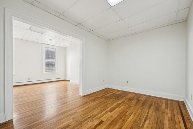 Photo - 570 Newark Ave Unidad 3 Rental