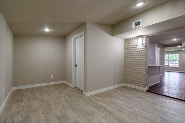 Photo - 12046 Beechnut St