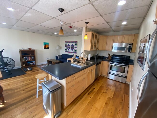 Building Photo - 38 W Main St Unit 3