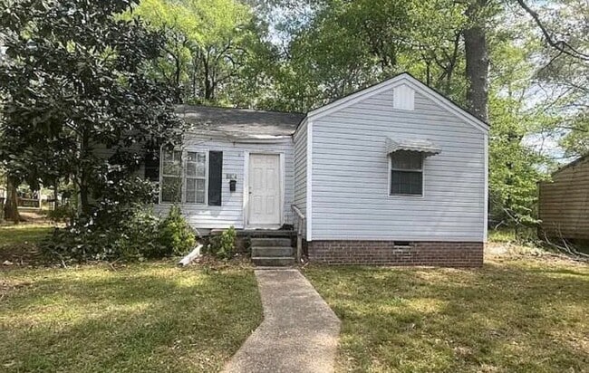 Building Photo - 3704 Hines Ave