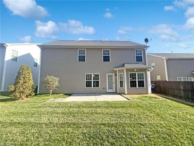 Photo - 2102 Longburn Dr