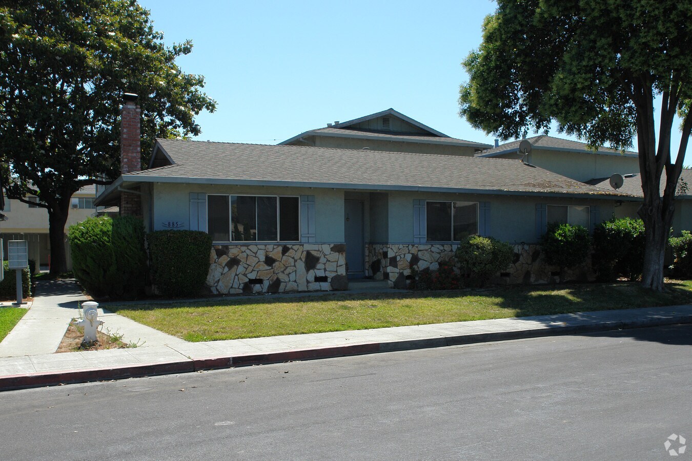 Photo - 885 Burbank Drive