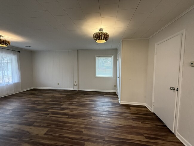 Photo - 211 E Park St