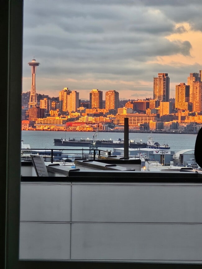 Photo - 2064 SW Charlestown St