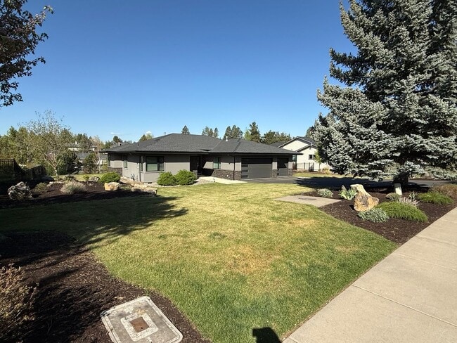 Photo - Beautiful and Spacious 3 Bed/2.5 Bath Home on 0.46 Acre Lot in SE Bend