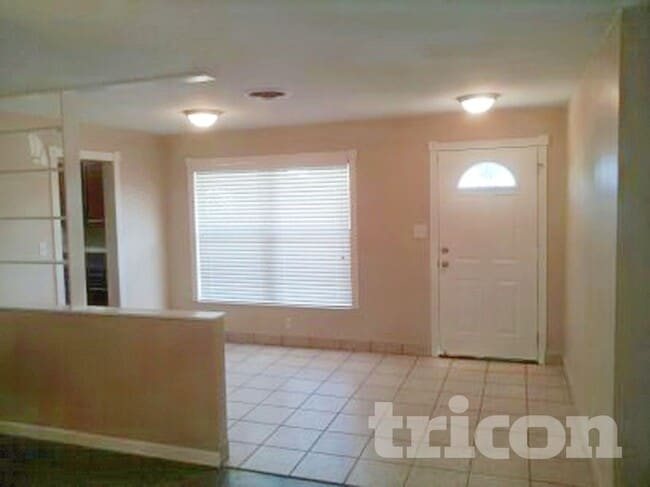 Photo - 1122 Ibsen Ave