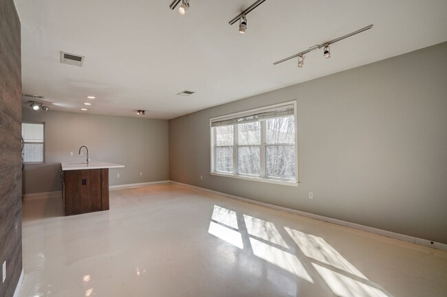 Photo - 2450 Ashdale Dr