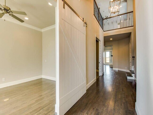 Photo - 1107 Sarah St