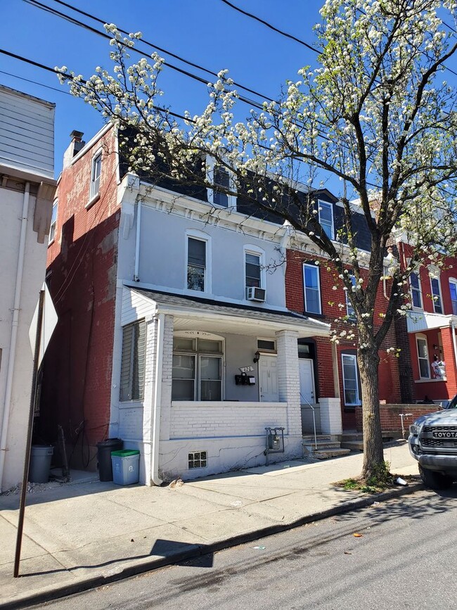 Building Photo - 420 N 4th St Unit 3