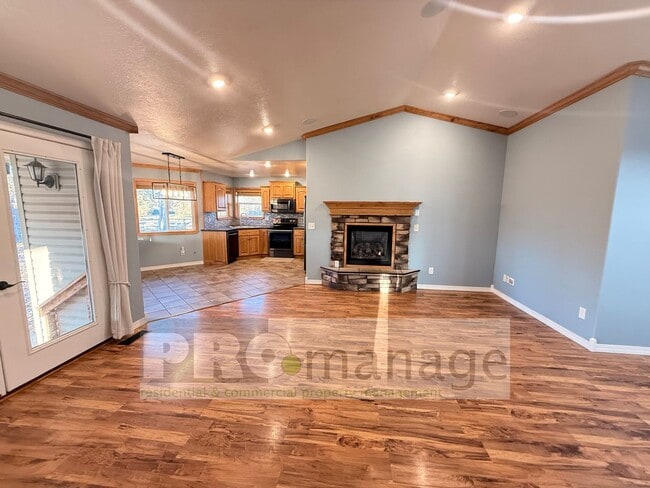 Photo - Spacious 4 Bedroom, 2 Bath – Country Livin...