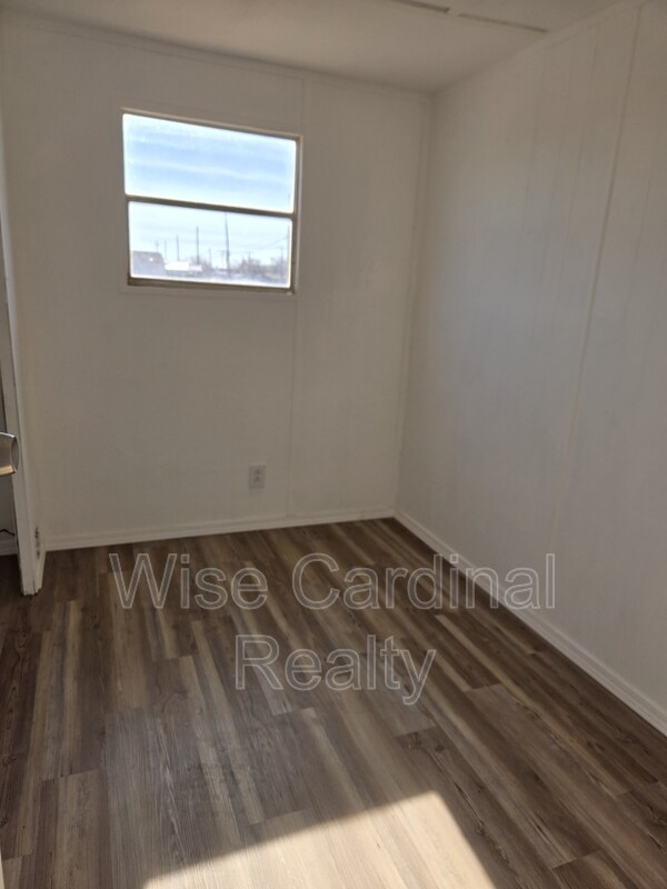 Photo - 502 N Avenue F