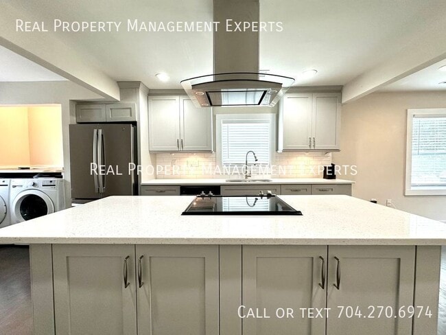 Photo - 1434 Orvis St