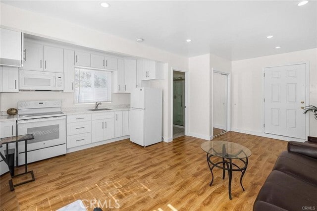 Photo - 8829 Sylmar Ave