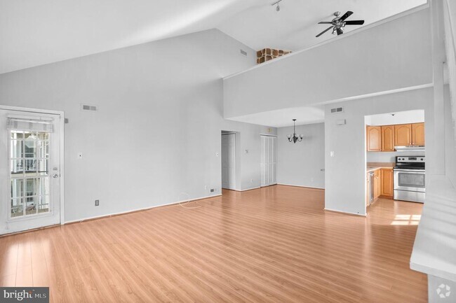 Building Photo - 321B Delancey Pl Rental