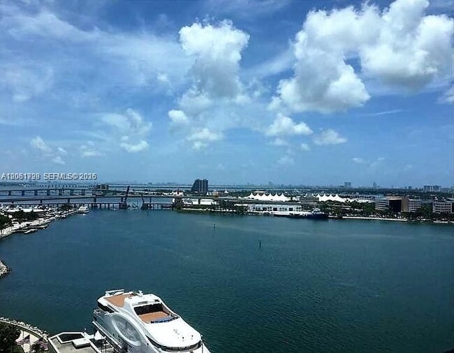 Building Photo - 335 S Biscayne Blvd Unit 1810
