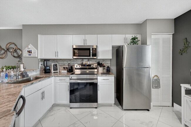 Photo - 2334 S Cypress Bend Dr Unidad 511