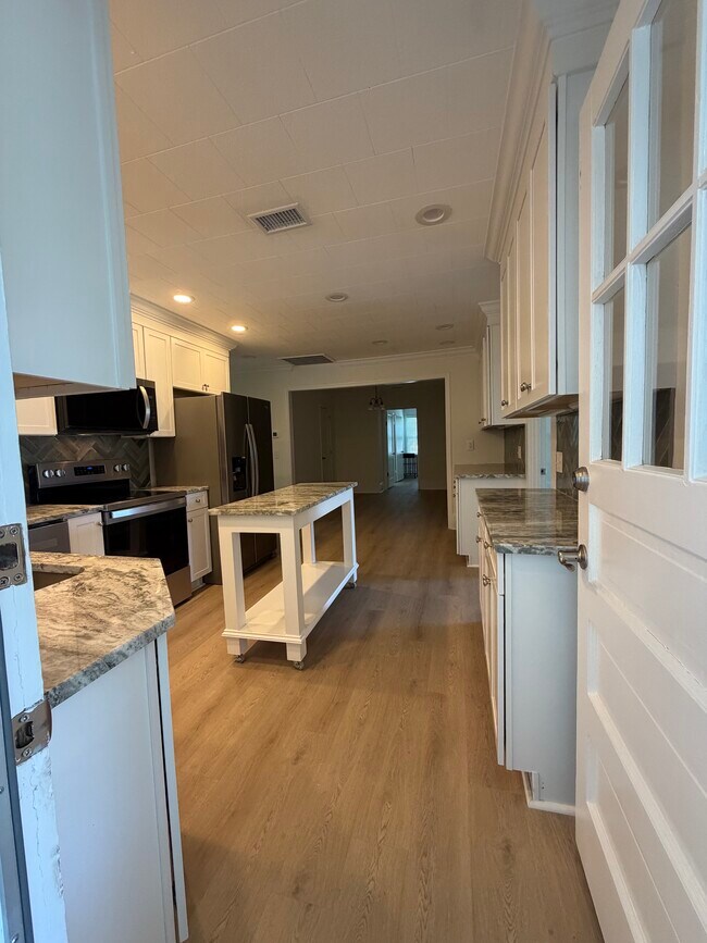 Photo - 305 12th Ave