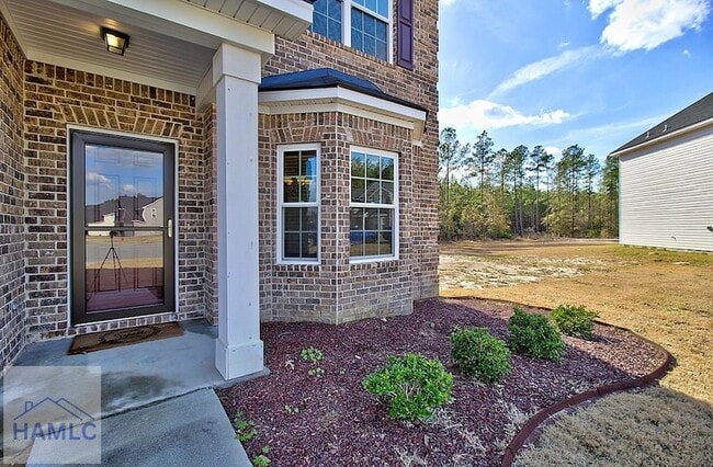 Photo - 220 Fairview Dr NE