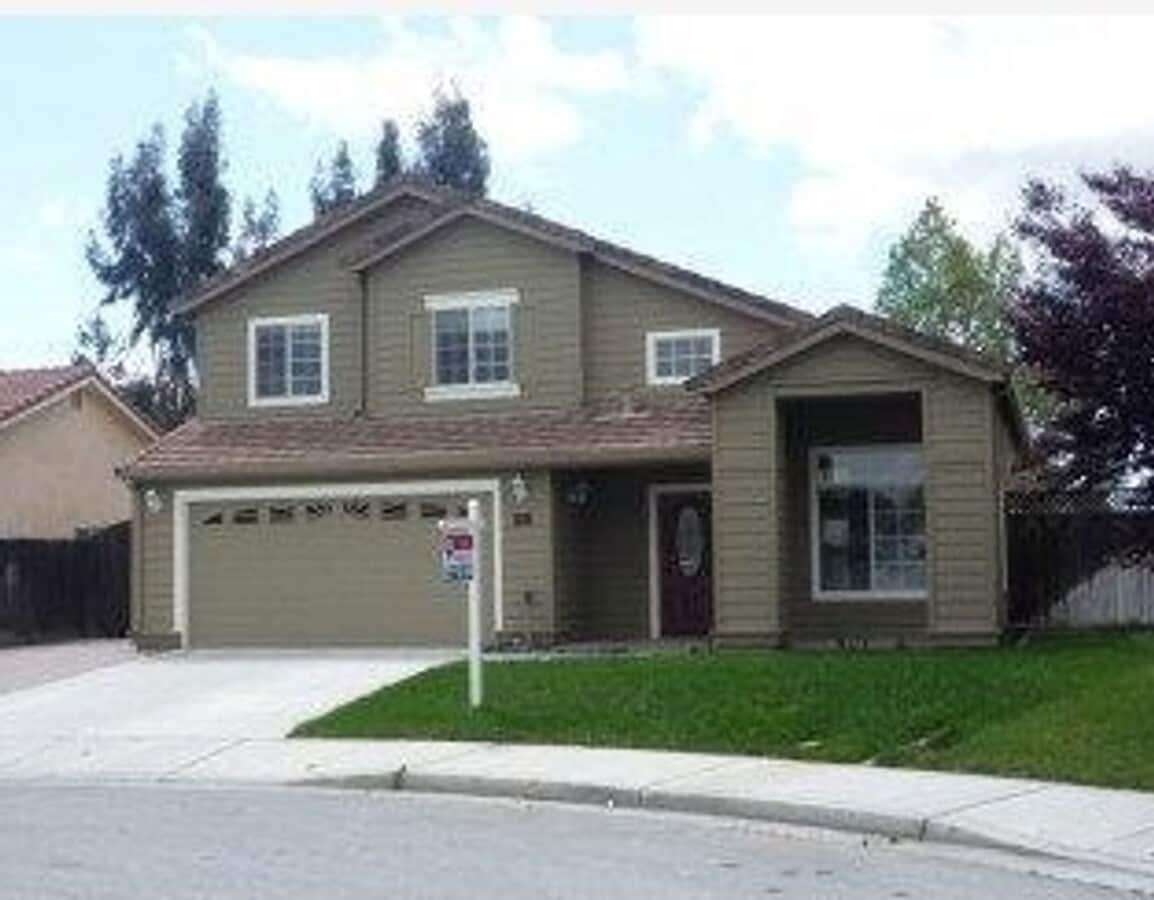4 Bedroom Home with Pool in Hollister - 4 Bedroom Home with Pool in Hollister