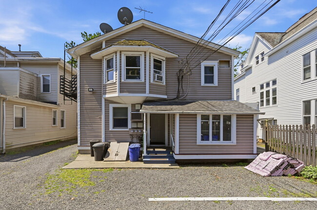 82 Maple Ave Unidad A