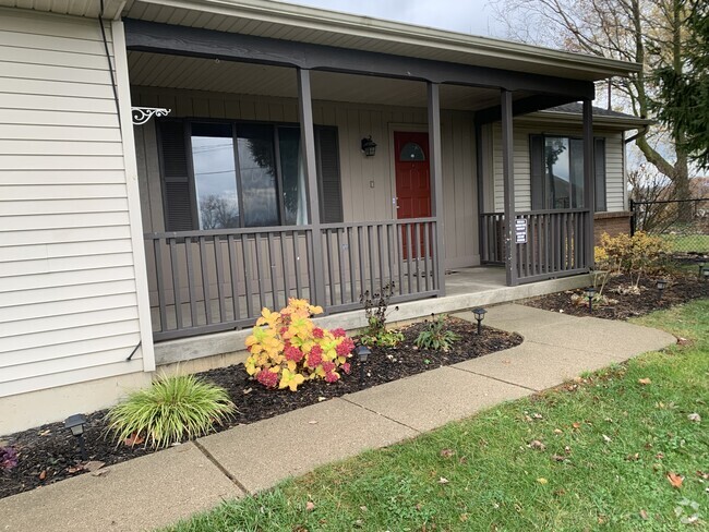 Your own private porch - 8409 Woodruff Dr SW Unit 8409 Woodruff Rental