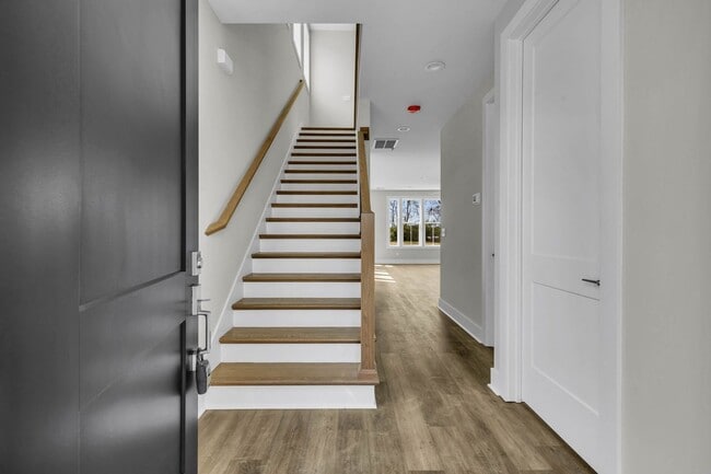 Photo - 425 Veritas St