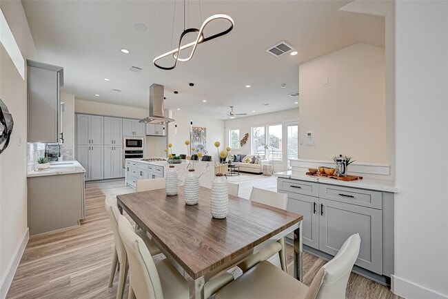 Photo - 2905 Nagle St