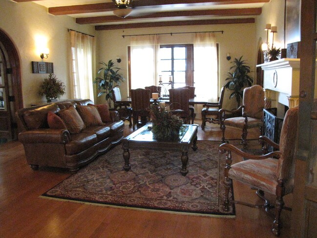 Las Cimas Apartment Homes