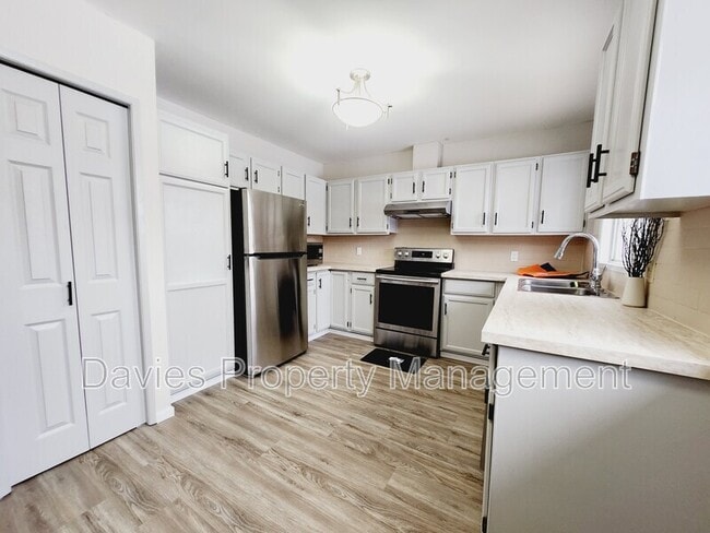Photo - 3432-3442 42 St NW