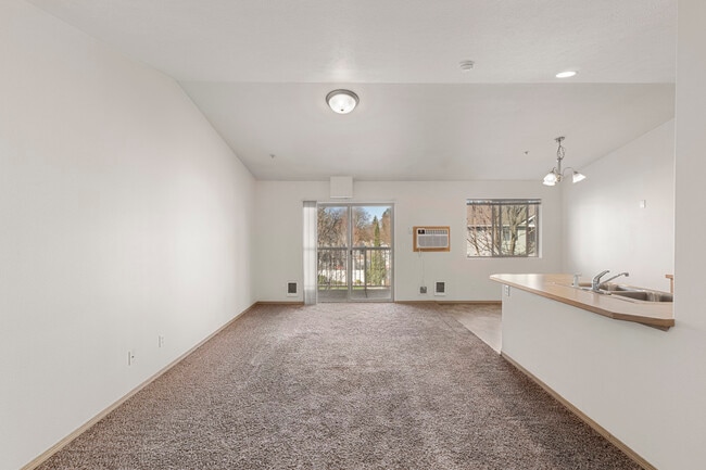 Building Photo - Barker Ridge