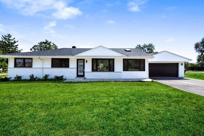 Building Photo - 19W719 W Holtz Ave Rental