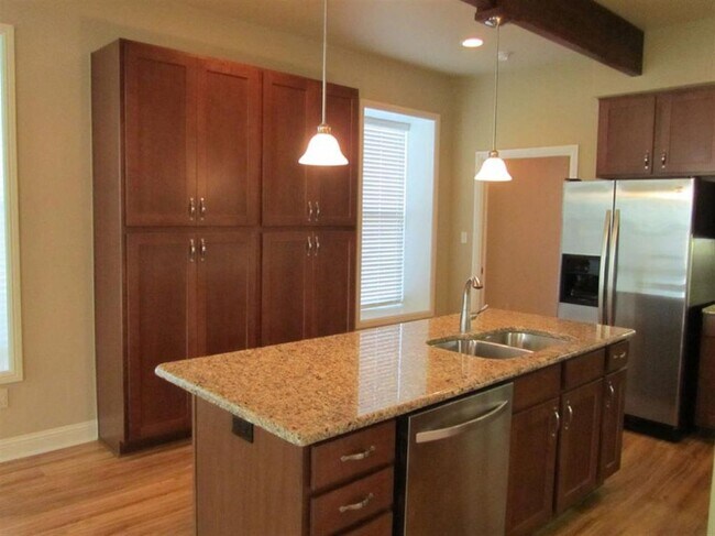 Photo - 115 W Main St Unit 115B