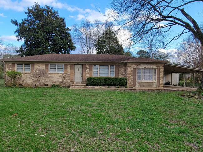 Building Photo - "Spacious 3-Bed Haven with Hardwood Floors in Huntsville – 2115 Sq Ft of Comfort!"