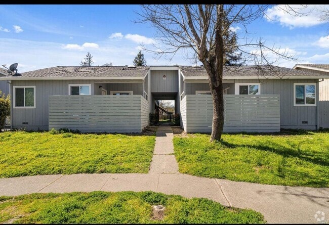Building Photo - Kenton Court Unit B Rental