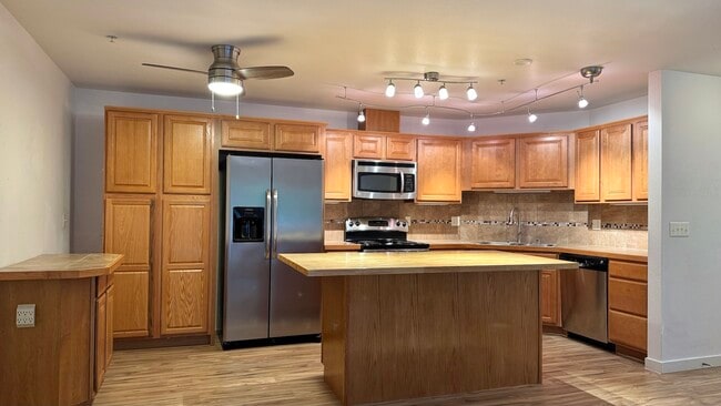 Building Photo - 13511 97th Ave E Unit 304