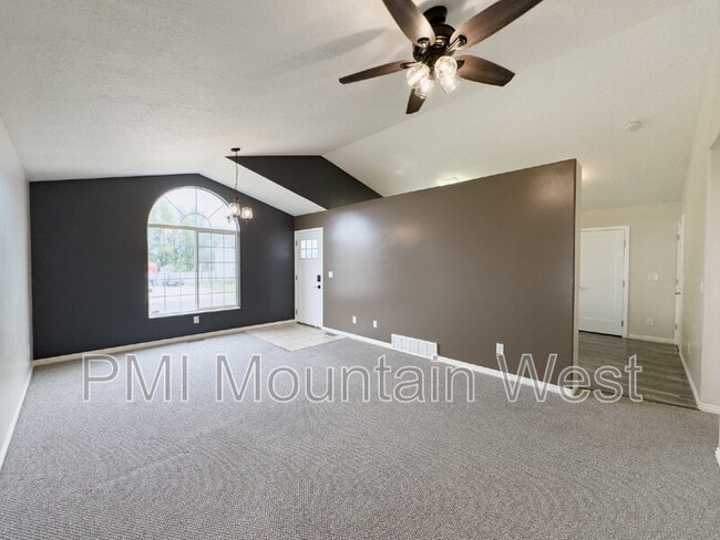 Photo - 2419 1850 N St