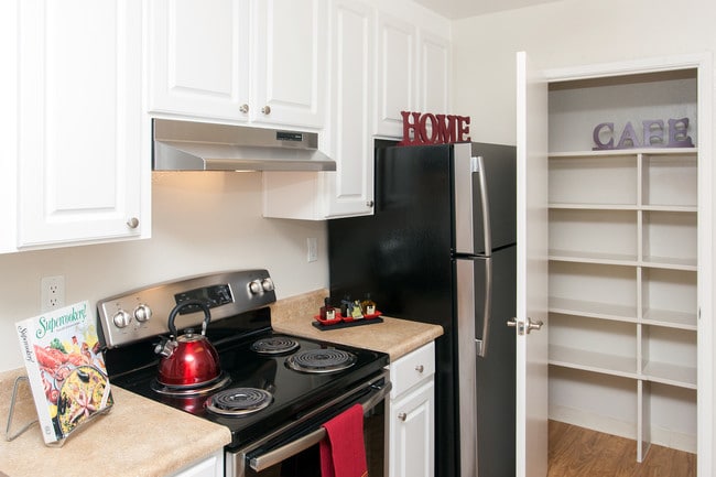 Spacious Kitchen w/ Pantry - Evelyn Gardens Apartments