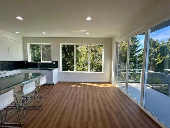 Photo - 8761 Semiahmoo Dr