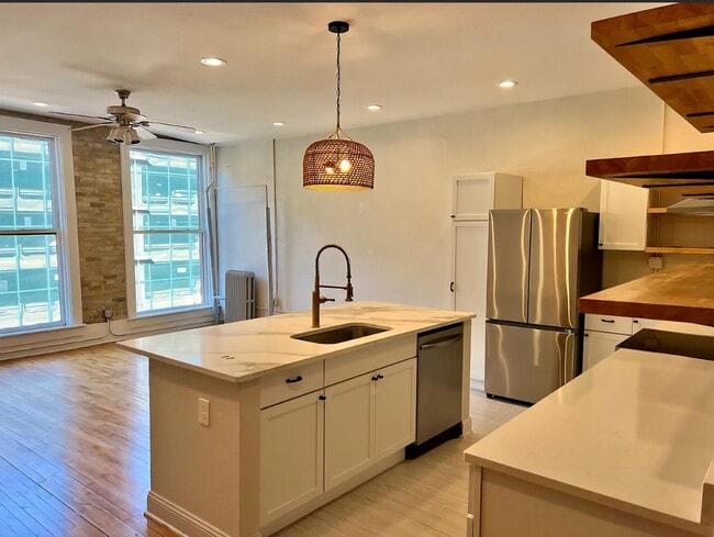 Building Photo - 532 N Water St