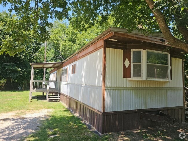 Building Photo - 2 bed 1.5 Bath Mobile Home in Quiet Commun...