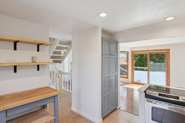 Building Photo - Beautiful & Large 4-Bd 2.5-Ba, in Boulders... Rental